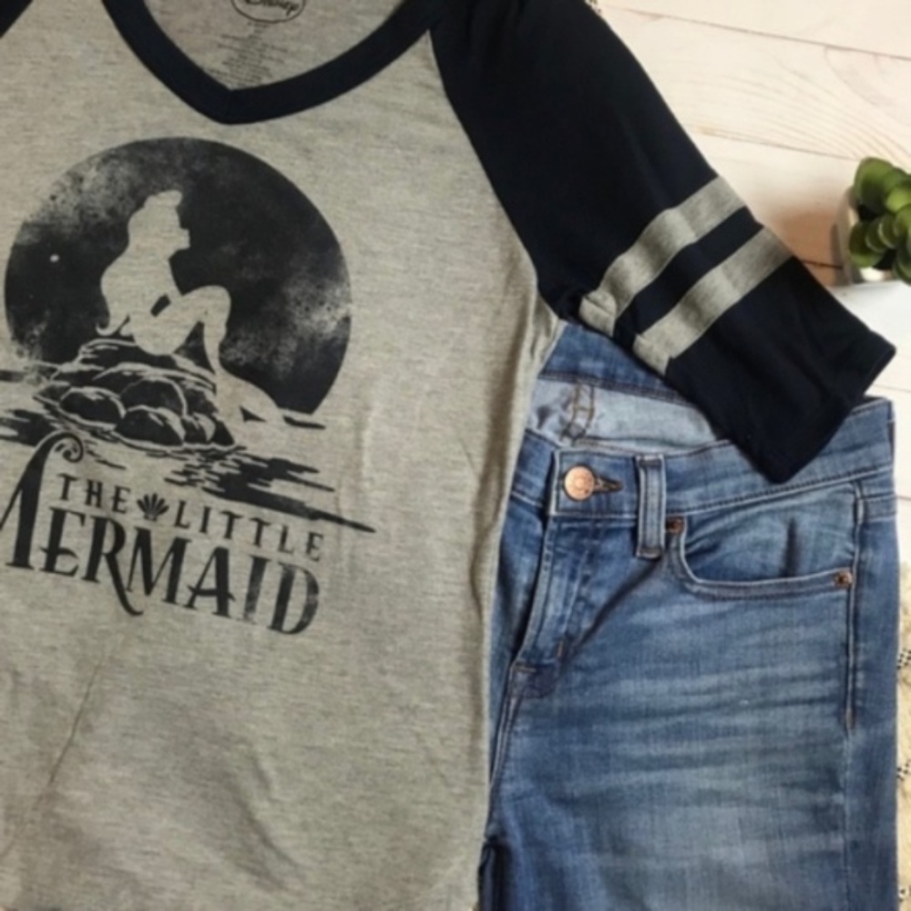 Disney Little Mermaid Graphic Tee Size XS